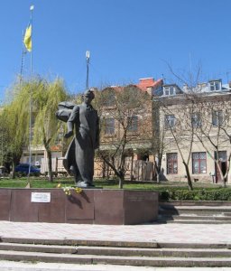 Пам’ятник  Т. Шевченка